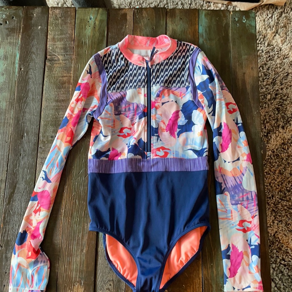 Girls Athleta Girl Long Sleeved Swimsuit Sz XL/14